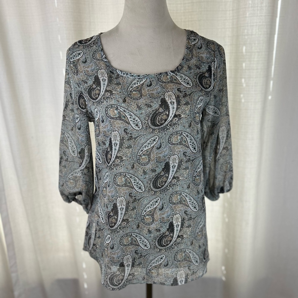 Moa Moa Paisley Design Scoop Neck Blouse with Sheath Flowy‎ Back